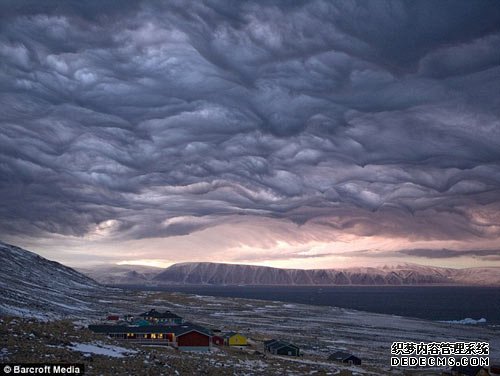 格陵兰岛天空现“末世景象” 如电影画面(图)